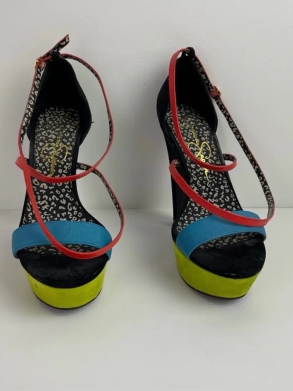 Jessica Simpson gently used
